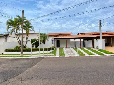 Casa com 3 Quartos para alugar, 265m² no Jardim Estoril, Marília