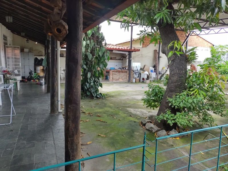 Casa com 6 quartos — Glória, Belo Horizonte