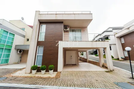 Casa de Condomínio com 3 Quartos para alugar, 272m² no Campo Comprido, Curitiba