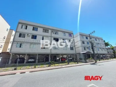Apartamento com 2 Quartos para alugar, 63m² no Campinas, São José