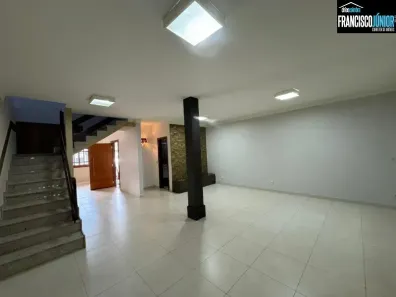 Sobrado com 3 Quartos à venda, 301m² no Setor Coimbra, Goiânia