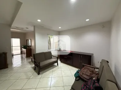 Sobrado com 3 Quartos para alugar, 176m² no Jardim Patrícia, Uberlândia