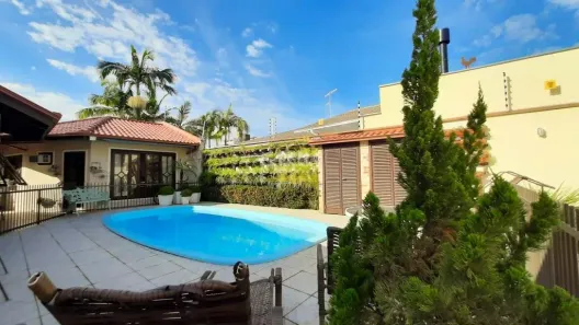 Sobrado com 5 Quartos à venda, 458m² no América, Joinville