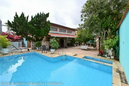 Sobrado com 4 Quartos à venda, 231m² no Bal Arpoador, Peruíbe