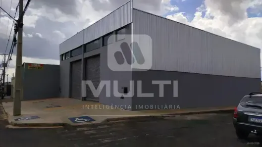 Casa com 1 Quarto para alugar, 300m² no Minas Gerais, Uberlândia