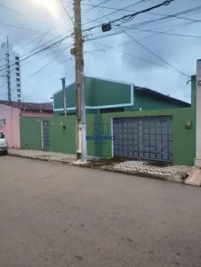 Casa com 3 Quartos para alugar, 175m² no Barro Vermelho, Natal