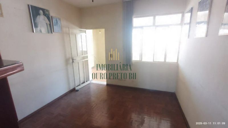 Casa com 4 quartos — Santa Mônica, Belo Horizonte