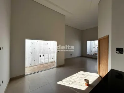 Casa com 3 Quartos à venda, 135m² no Laranjeiras, Uberlândia