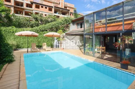 Casa com 4 Quartos à venda, 380m² no Ahú, Curitiba