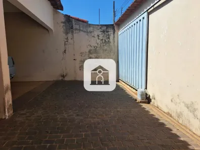 Casa com 3 Quartos à venda, 153m² no Segismundo Pereira, Uberlândia