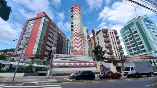Apartamento com 2 Quartos para alugar, 76m² no Centro, Florianópolis