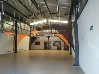 Galpão/Depósito/Armazém para alugar, 238m² no Brasil, Uberlândia