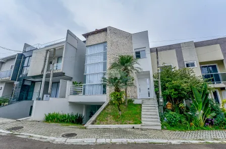Sobrado com 3 Quartos à venda, 194m² no Pinheirinho, Curitiba