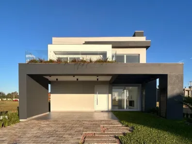 Sobrado com 3 Quartos à venda, 230m² no Capão da Canoa, Capão da Canoa