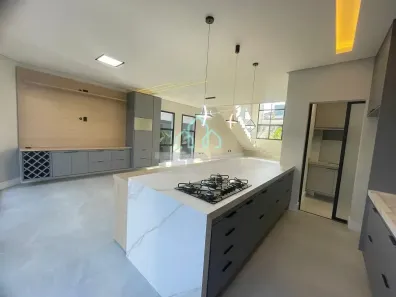 Sobrado com 4 Quartos à venda, 260m² no Piracangaguá, Taubaté