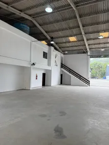 Galpão/Depósito/Armazém com 1 Quarto para alugar, 300m² no Vila Nova, Joinville