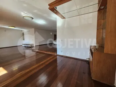Casa com 6 Quartos para alugar, 350m² no Morada da Colina, Uberlândia