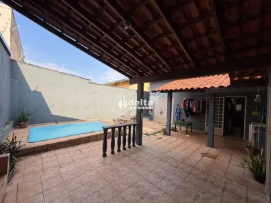Casa com 3 Quartos à venda, 160m² no Cidade Jardim, Uberlândia