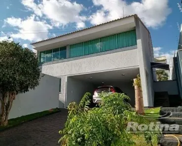 Casa com 3 Quartos para alugar, 250m² no Tabajaras, Uberlândia