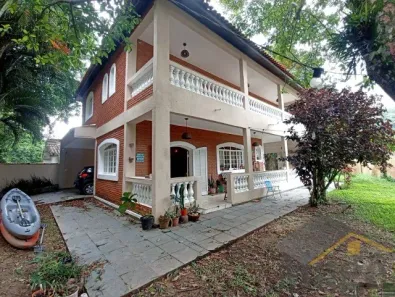 Sobrado com 3 Quartos à venda, 270m² no Guaiúba, Guarujá