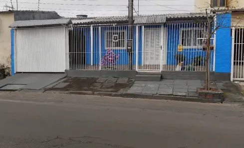 Casa com 2 Quartos à venda, 130m² no Guajuviras, Canoas