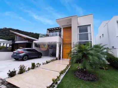 Sobrado com 4 Quartos à venda, 27m² no Balneário Copacabana, Caraguatatuba