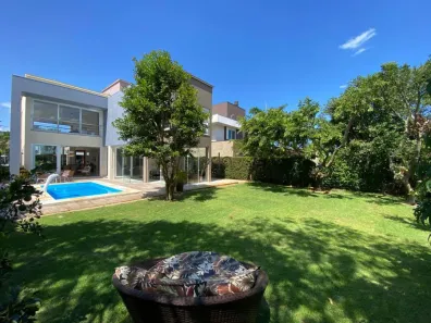 Casa de Condomínio com 4 Quartos à venda, 300m² no Atlântida, Xangri-lá