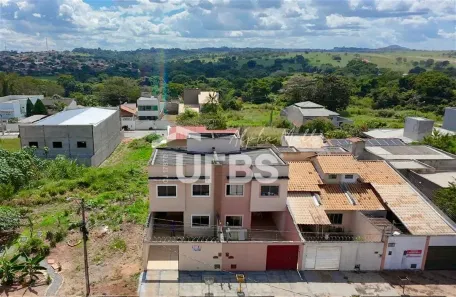 Sobrado com 3 Quartos à venda, 130m² no Residencial Recanto dos Buritis, Goiânia