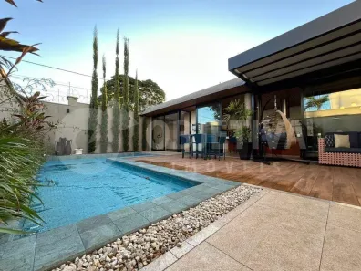 Casa de Condomínio com 3 Quartos à venda, 270m² no Saraiva, Uberlândia