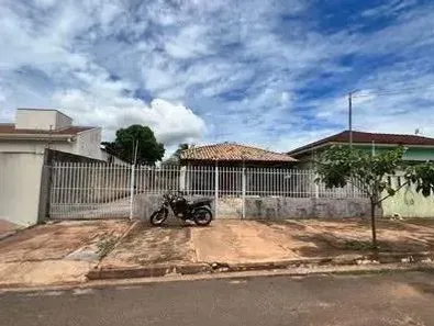 Casa com 3 Quartos à venda, 100m² no Guanandi, Campo Grande