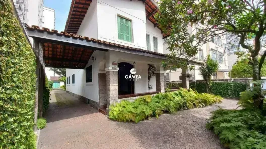 Casa com 7 Quartos à venda, 350m² no Itararé, São Vicente