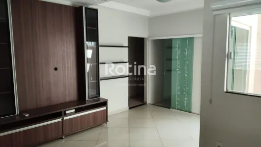 Casa com 3 Quartos para alugar, 200m² no Nova Uberlândia, Uberlândia