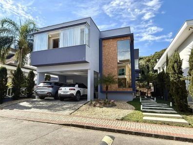 Sobrado com 3 Quartos à venda, 272m² no América, Joinville