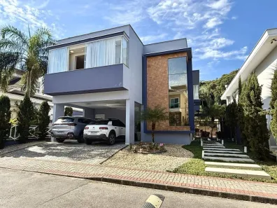 Sobrado com 3 Quartos à venda, 272m² no América, Joinville