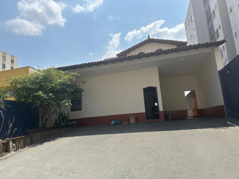 Casa com 4 quartos — Sagrada Família, Belo Horizonte