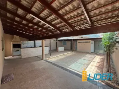 Casa com 4 Quartos à venda, 250m² no Presidente Roosevelt, Uberlândia