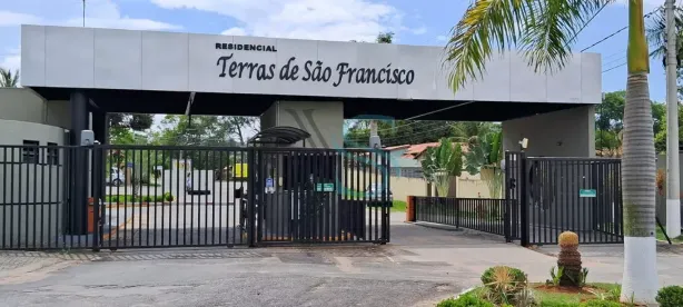 Fazenda/Sítio com 3 Quartos à venda, 250m² no Terras de São Francisco, Salto de Pirapora