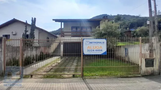Casa com 3 Quartos para alugar, 186m² no Sambaqui, Florianópolis