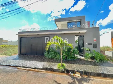 Casa com 3 Quartos para alugar, 202m² no Novo Mundo, Uberlândia