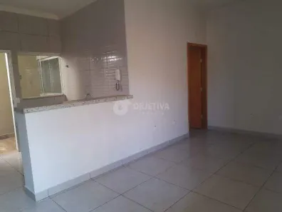 Casa com 3 Quartos para alugar, 60m² no Martins, Uberlândia
