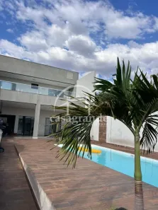 Sobrado com 3 Quartos para alugar, 215m² no Shopping Park, Uberlândia