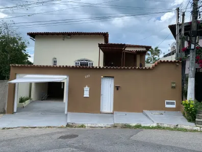Casa com 5 Quartos para alugar, 490m² no Imbetiba, Macaé
