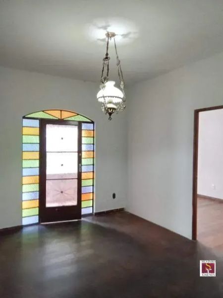 Casa com 3 quartos — Calafate, Belo Horizonte