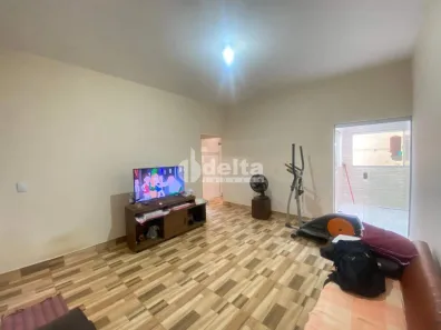 Casa com 3 Quartos à venda, 134m² no São Jorge, Uberlândia