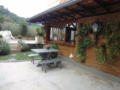 Casa com 3 Quartos à venda, 180m² no Chácara Flora, Petrópolis