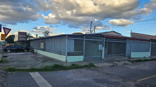 Casa com 3 Quartos para alugar, 200m² no Guará I, Brasília