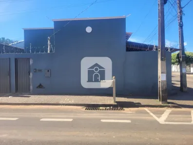 Casa com 2 Quartos para alugar, 50m² no Pampulha, Uberlândia