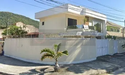 Casa com 4 Quartos à venda, 350m² no Piratininga, Niterói