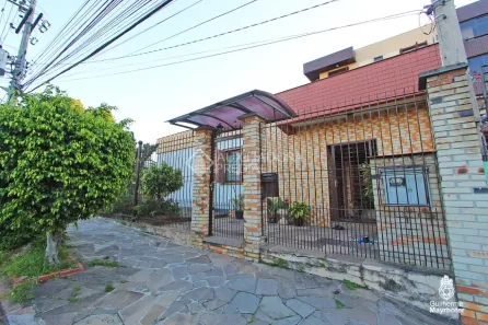 Casa com 5 Quartos à venda, 192m² no Passo da Areia, Porto Alegre