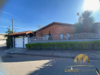 Casa com 3 Quartos para venda ou aluguel, 492m² no Jardim Alvinópolis, Atibaia